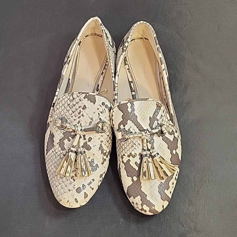 ZARA BASIC COLLECTION WOMEN"S SNAKESKIN PRINT TASSEL LOAFER